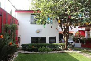 Centrally located house in Colonial Neighborhood - Image 3
