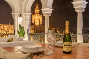Indulge Group: The most Exclusive apt in Sevilla - Image 2