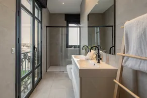 Indulge Group: The most Exclusive apt in Sevilla - Image 4