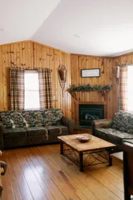 Cabin Stay at Pine Creek Cabins - Image 1