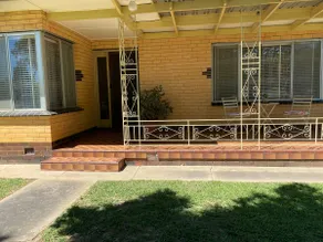 The Cream Brick House - Image 4
