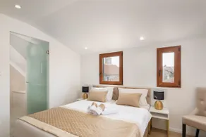 Le Premier Luxury Rooms - Image 4