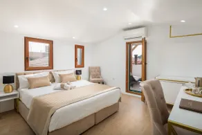 Le Premier Luxury Rooms - Image 2