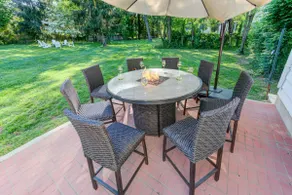 Magic Escape 4 BR Spacious Fully Fenced Backyard with Sauna - Image 4