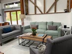 Stylish Barn Conversion - Image 4