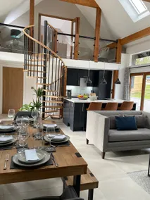 Stylish Barn Conversion - Image 3