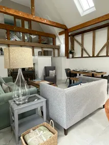 Stylish Barn Conversion - Image 5