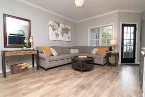 Clean and Comfy, Close to Beach and Shopping - Image 3