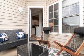 Clean and Comfy, Close to Beach and Shopping - Image 5