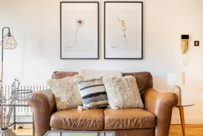 Luxury Belfast City Centre 2-Bedroom Apartments - Stay in the Historic Linen Quarter with Free Parking - Image 4