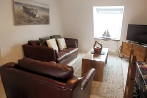 The Beach House, Driftwood, bespoke apartment with private parking - Image 2