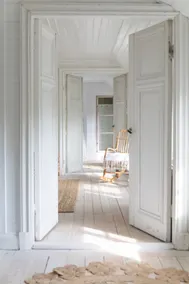 Large turn-of-the-century house in the archipelago. - Image 2