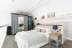 30ft high ceilings, huge windows inc parking - Image 3