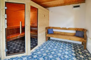 4BR Farmhouse Retreat with Finnish Sauna Sleeps 12 - Image 3