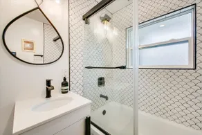 Newly Remodeled-Romantic Downtown Studio w/Hot Tub - Image 4