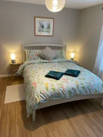 Self contained small bungalow, short walk to beach - Image 4