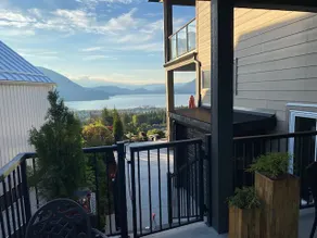 Private 1 Bedroom Suite with Stunning Shuswap View - Image 5