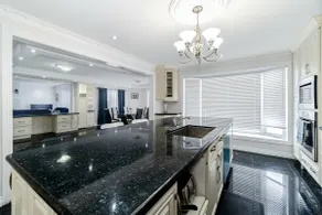 Brampton Mansion Getaway! - Image 5