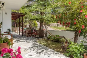 Oikia Guesthouse - Image 3
