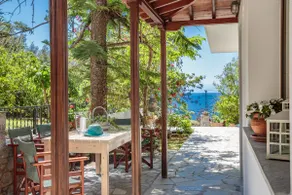 Oikia Guesthouse - Image 4