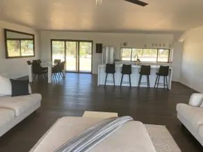 5 acre property with magnificent views - Image 5