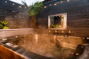 The Garden Hideaway Retreat with Private Hot Tub - Image 3