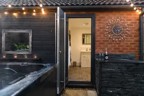 The Garden Hideaway Retreat with Private Hot Tub - Image 5