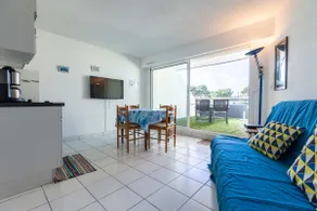 Beautiful apartment with terrace facing the sea - Image 5