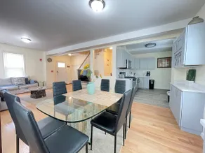 Modern Duplex City Ctr Apt 4 BRs 3 bths, 4-8 guest - Image 5