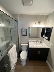 Clean & cozy private guest suite near beaches - Image 4