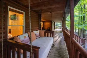 Family-friendly, open & spacious, minutes from NRG - Image 4