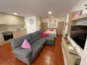 SLAM APARTMENT - Image 4