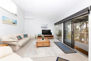 Wallis Lake Retreat-Between the ocean and the lake - Image 2