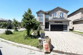 Luxurious 4-BR Richmond Hill House wifi & Parking - Image 2