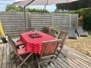 Walking distance to the beach, family home, quiet garden - Image 5
