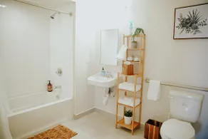 ★ Thompson Place: Premier Modern Downtown 2BR Loft - Image 3