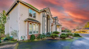 Huge Luxury Home with huge Deck near Powell Butte Park - Image 2