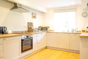 Cosy cottage in a beautiful valley near the beach - Image 3