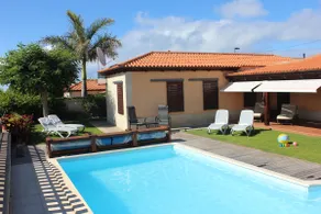 Casa LaOla bungalow with garden, pool and sea view - Image 2