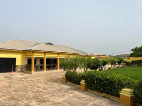 5 BDR Entire Home w/ Free parking - Image 2