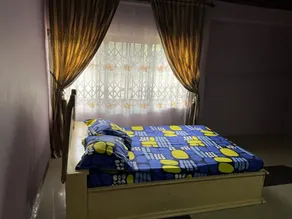 5 BDR Entire Home w/ Free parking - Image 4