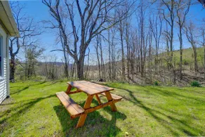 The Whitetop Farmhouse 4 Bd 2 Bth on Creeper Trail - Image 3