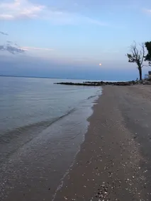 Eine Straße zum Strand. Genieße Entspannung und Spiel in unserem Spielzimmer - Image 5
