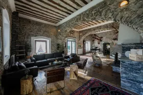 Villa de Lupo, Vineyard Villa with Alpine Views - Image 3