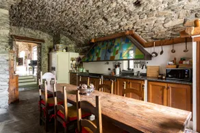 Villa de Lupo, Vineyard Villa with Alpine Views - Image 4