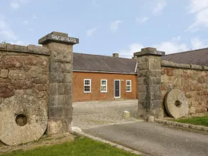 Treborth Mews Getaway - Image 3