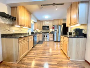 ★5 Bedroom-4200sf Retreat- Near SHARC & Village - A/C - Hot Tub - SHARC passes ★ - Image 2