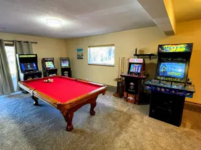 ★5 Bedroom-4200sf Retreat- Near SHARC & Village - A/C - Hot Tub - SHARC passes ★ - Image 4