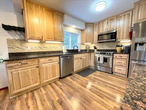 ★5 Bedroom-4200sf Retreat- Near SHARC & Village - A/C - Hot Tub - SHARC passes ★ - Image 5