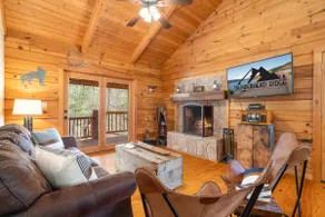 \"Gray Wolf\" Newly Renovated Cabin w/ Sauna! - Image 5